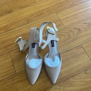 Nine West cream/tan high heels